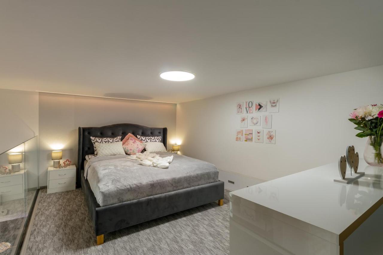 B2 Center, Dohany Street Apartment