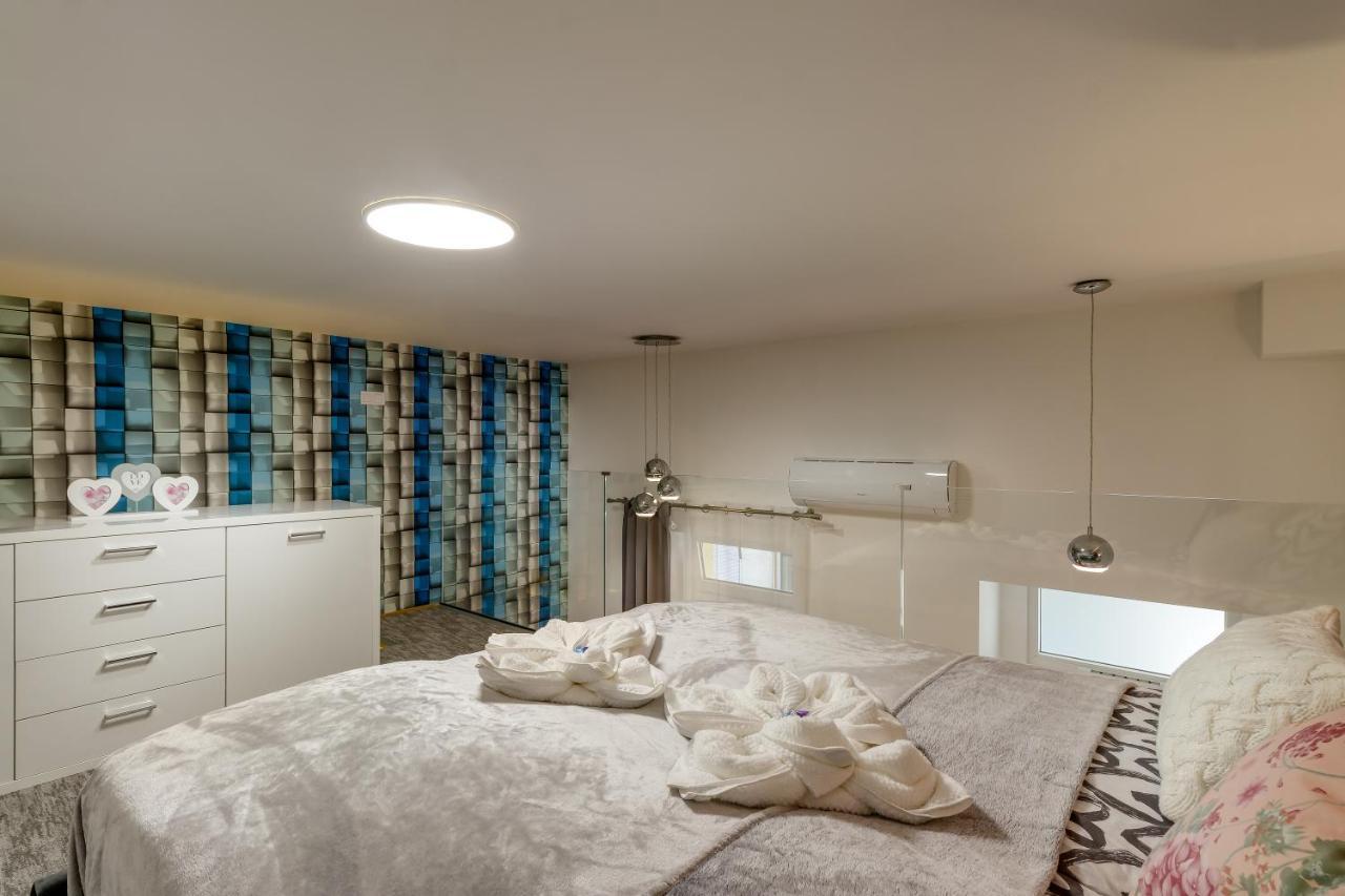 B2 Center, Dohany Street Apartment